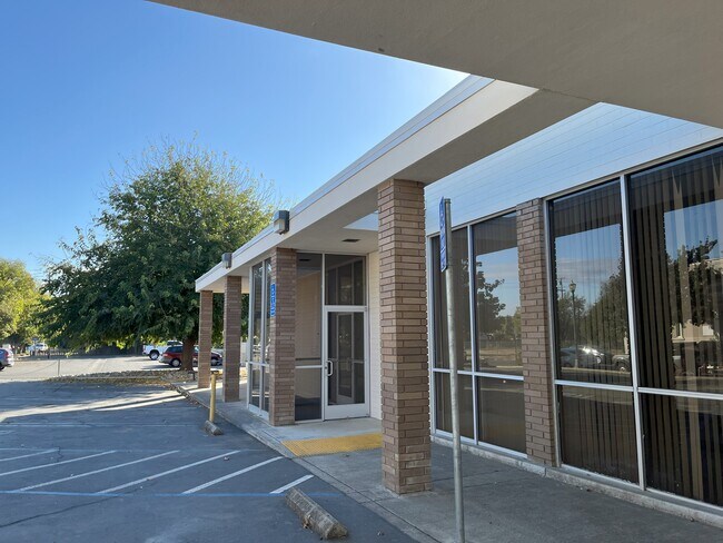Plus de détails pour 178 N 1st St, Dixon, CA - Commerce de détail à vendre