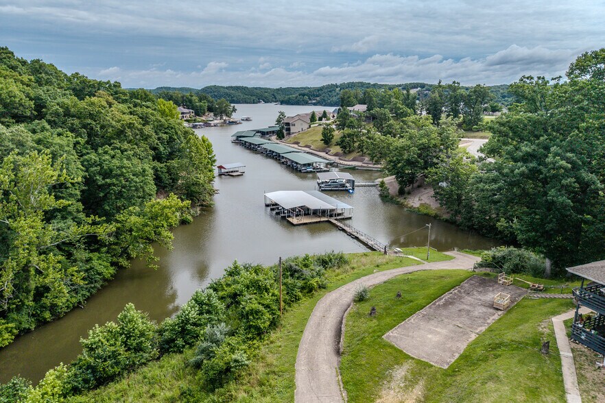 2399 Twin Rivers Pt, Camdenton, MO à vendre - Photo du bâtiment - Image 2 de 36