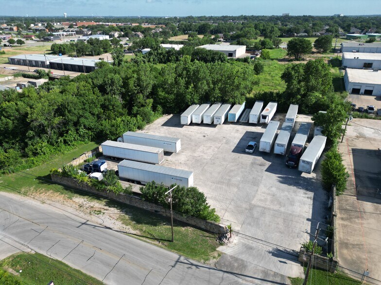 2802 S Pipeline Rd, Euless, TX à louer - Photo du bâtiment - Image 2 de 7