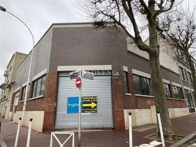 Office in Montrouge for lease - Building Photo - Image 3 of 10