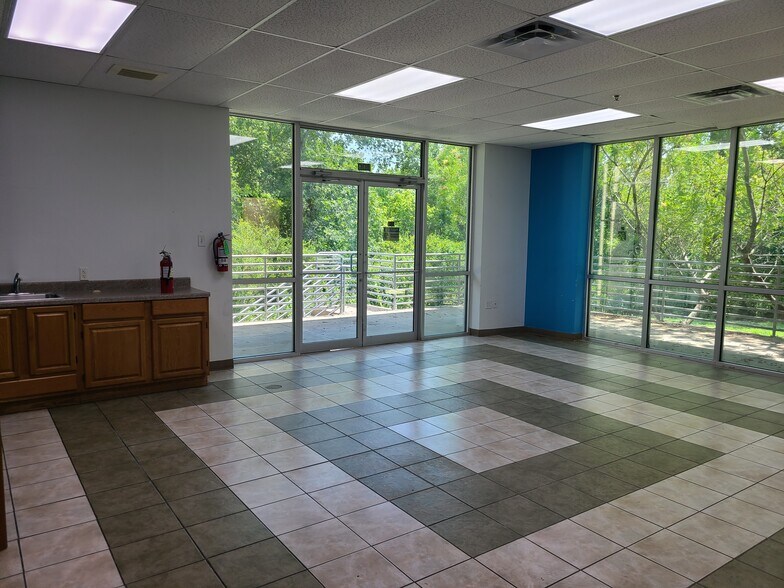 9007 Tuscany Way, Austin, TX à louer - Photo du bâtiment - Image 3 de 26