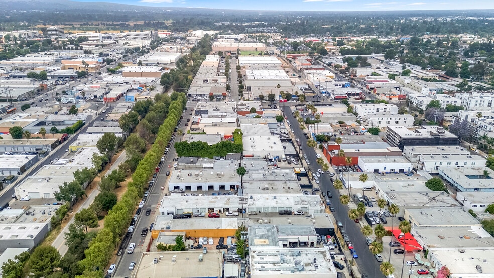 14759 Bessemer St, Van Nuys, CA for lease - Building Photo - Image 3 of 4