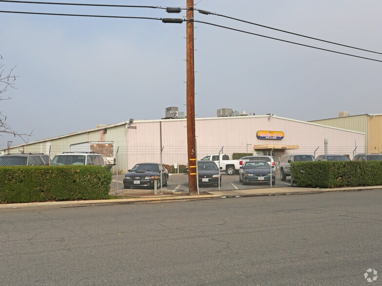5697 E Fountain Way, Fresno, CA à vendre - Photo du bâtiment - Image 2 de 4