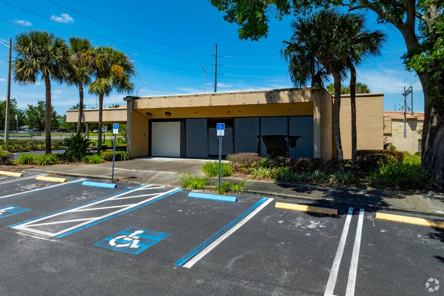 1001 Red Bug Lake Rd, Casselberry, FL à vendre - Photo du bâtiment - Image 3 de 17