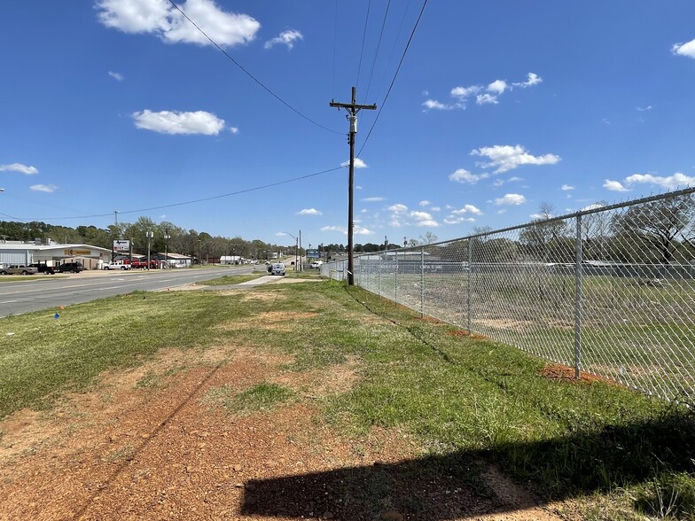 2106 E US Highway 80, White Oak, TX for sale - Building Photo - Image 2 of 9