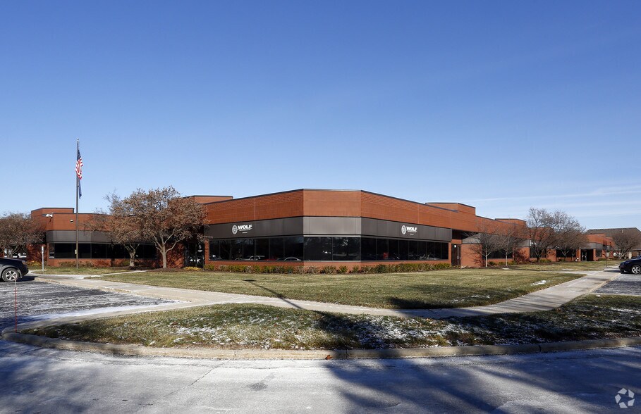 9855 Crosspoint Blvd, Indianapolis, IN à louer - Photo du bâtiment - Image 2 de 3