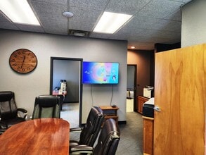 1833 Executive Dr, Oconomowoc, WI for lease Interior Photo- Image 2 of 10