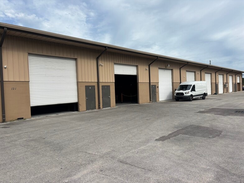 121 Anclote Blvd, Tarpon Springs, FL for lease - Building Photo - Image 3 of 6
