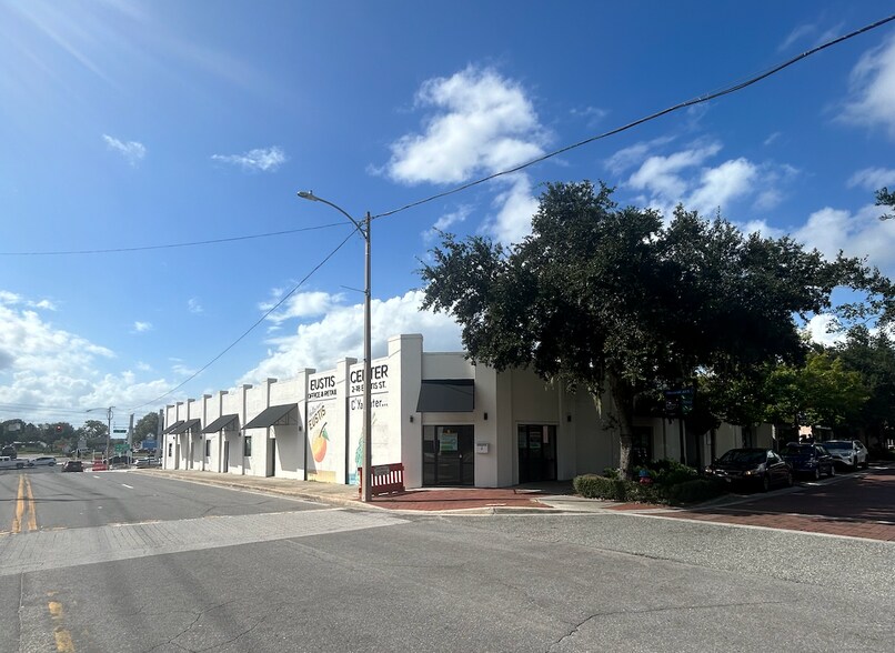 2-18 N Eustis St, Eustis, FL à louer - Photo du bâtiment - Image 3 de 5