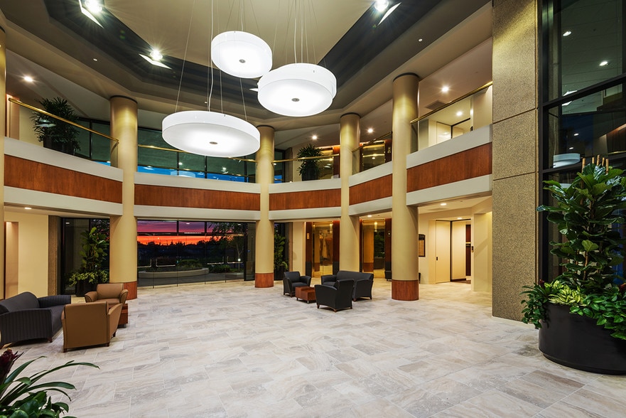 8880 Cal Center Dr, Sacramento, CA for lease - Interior Photo - Image 3 of 14