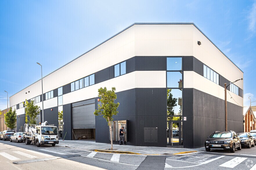 Industrial in Santa Perpètua de Mogoda, Barcelona for lease - Primary Photo - Image 1 of 2