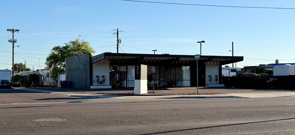 2111 E Main St, Mesa, AZ à vendre - Photo du bâtiment - Image 2 de 24