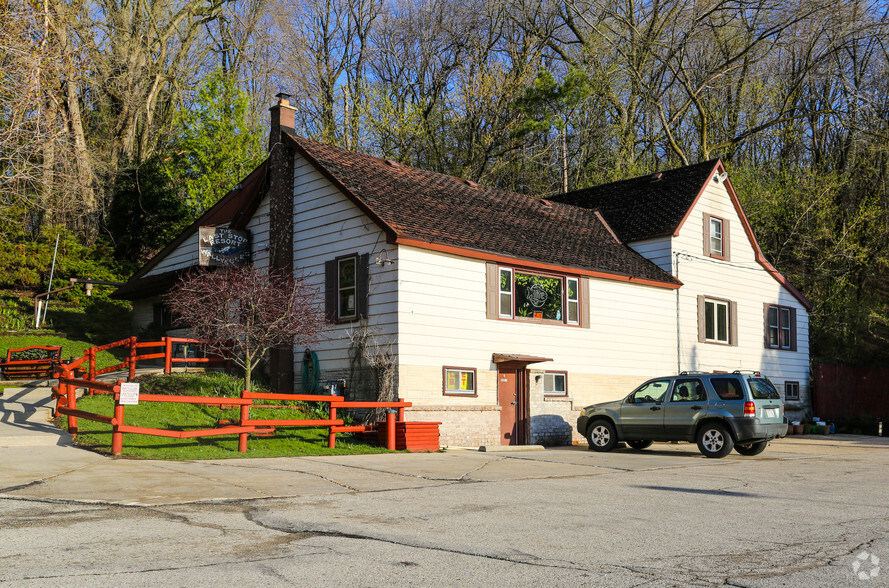 1571 Lake Dr, Hubertus, WI for sale - Primary Photo - Image 1 of 1