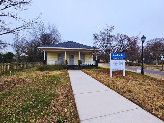 Plus de détails pour 1017 Beatties Ford Rd, Charlotte, NC - Bureau à louer