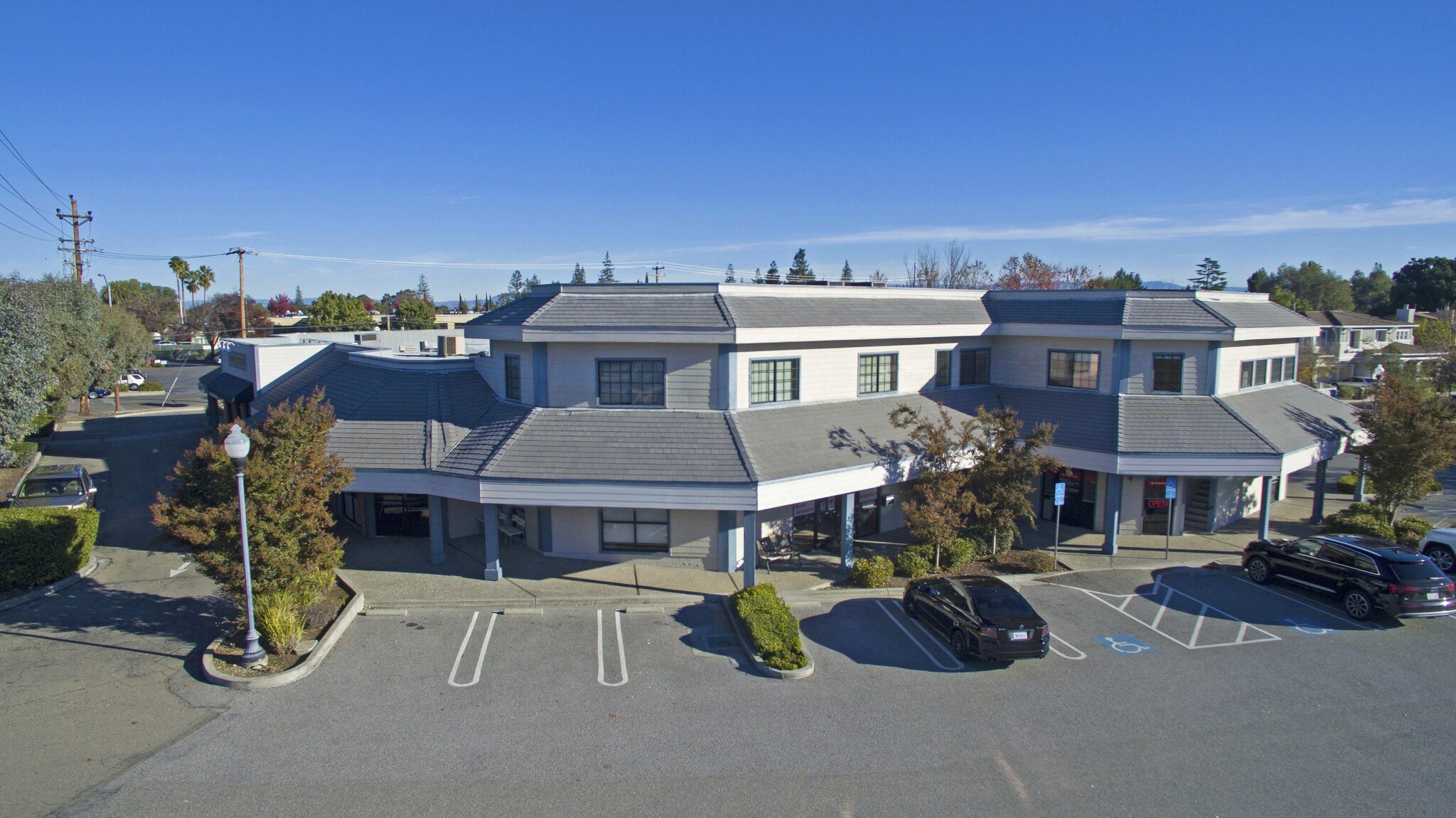 12312-12384 Saratoga Sunnyvale Rd, Saratoga, CA à louer Photo du bâtiment- Image 1 de 3