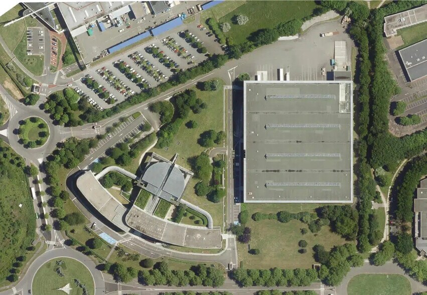 Industriel dans Élancourt à louer - Photo du bâtiment - Image 3 de 19