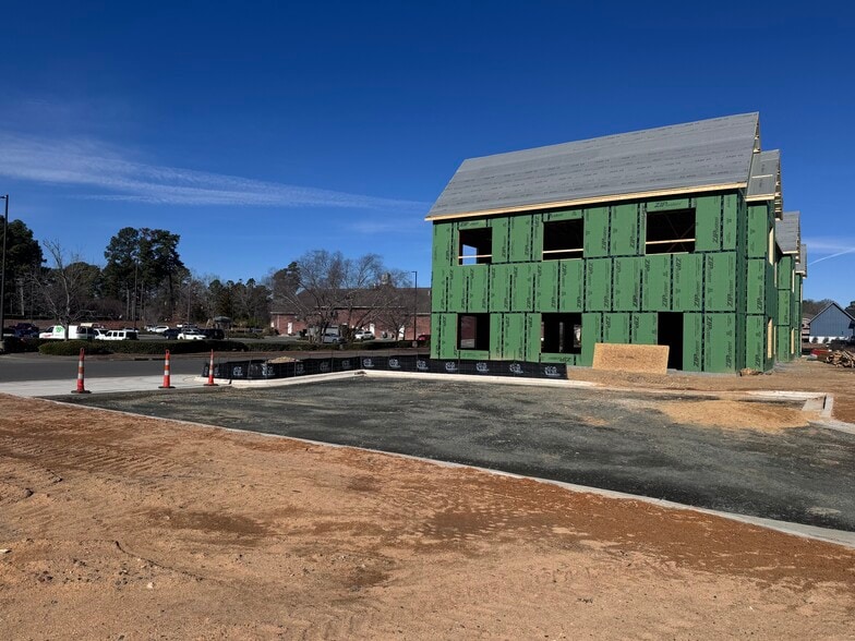 50150 Governors Dr, Chapel Hill, NC for lease - Building Photo - Image 2 of 3