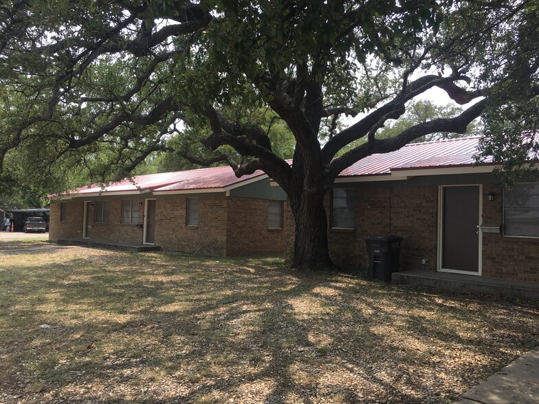 1112 S Church St, Brady, TX à vendre - Photo du bâtiment - Image 1 de 1