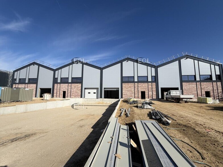 Flex in Le Plessis-Pâté for lease - Building Photo - Image 2 of 6