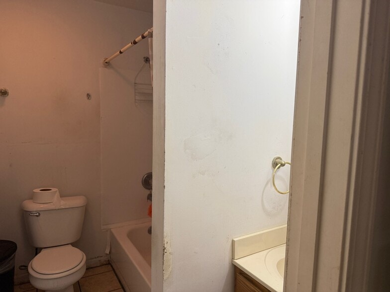 2616-2626 Lindsay ave, Louisville, KY for sale - Building Photo - Image 3 of 6