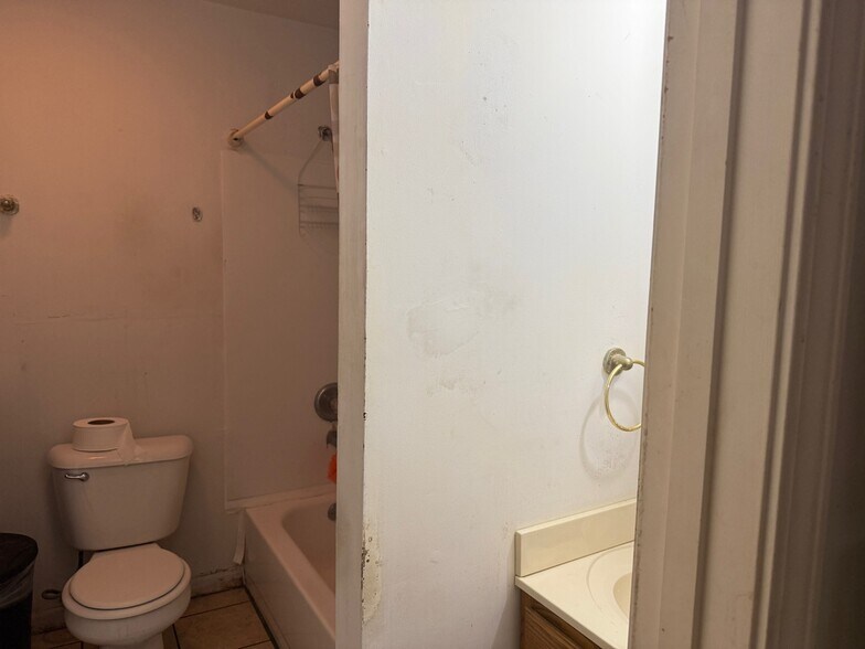 2616-2626 Lindsay ave, Louisville, KY à vendre - Photo du bâtiment - Image 3 de 6