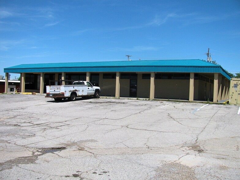 10 NW 38th st, Lawton, OK à vendre - Photo du bâtiment - Image 2 de 3