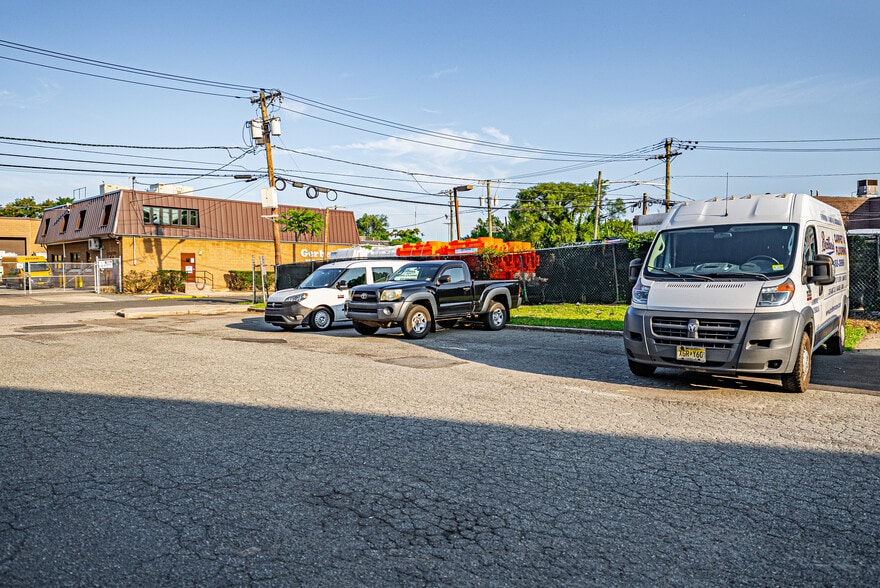 50 Johnson Ave, Hackensack, NJ for lease - Building Photo - Image 2 of 19