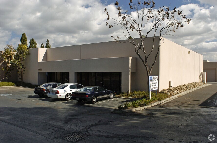 6070-6078 Corte Del Cedro, Carlsbad, CA à louer - Photo du bâtiment - Image 2 de 7