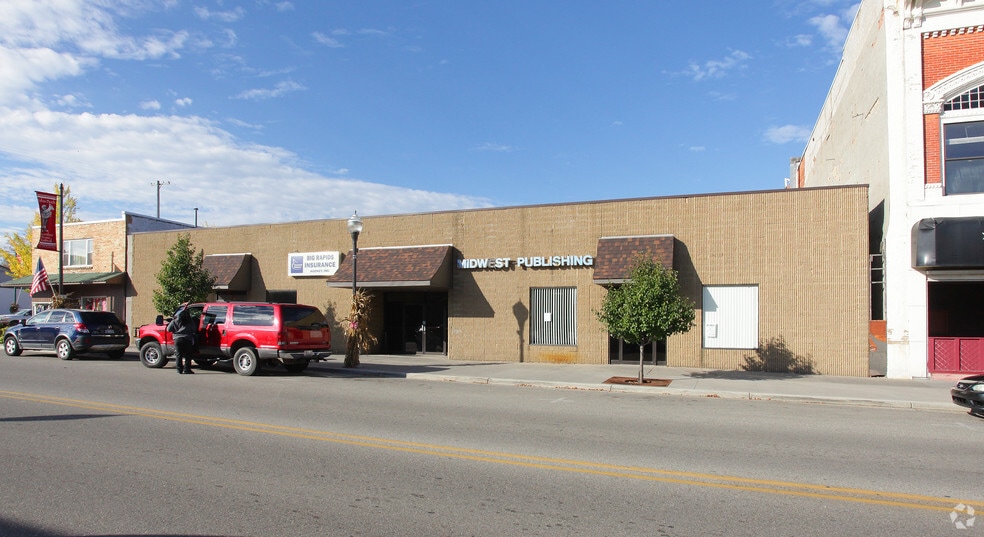 126 S Michigan Ave, Big Rapids, MI for lease - Building Photo - Image 2 of 2