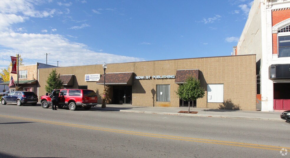 126 S Michigan Ave, Big Rapids, MI à louer - Photo du bâtiment - Image 2 de 2