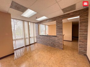 23734 Valencia Blvd, Valencia, CA à louer Photo intérieure- Image 1 de 6