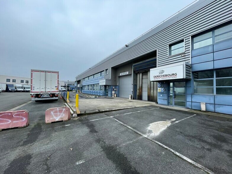 Flex in La Courneuve for lease - Building Photo - Image 2 of 11