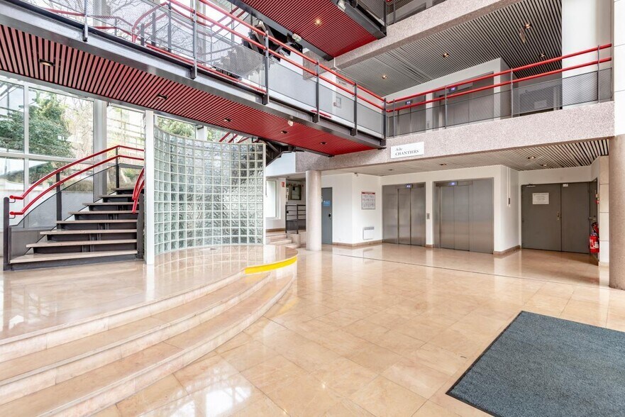 Office in Versailles for lease - Lobby - Image 2 of 6