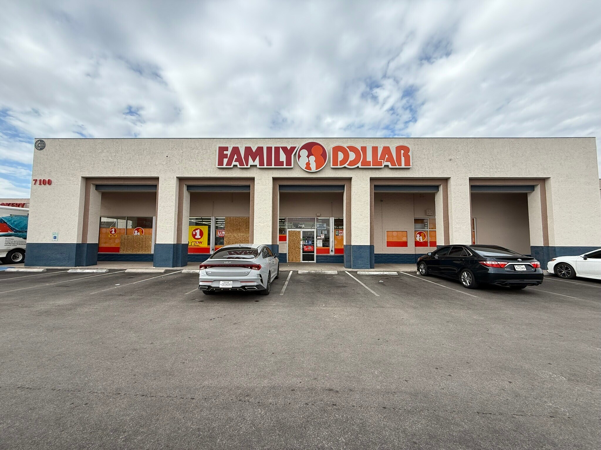 7100-7146 Alameda Ave, El Paso, TX for lease Primary Photo- Image 1 of 2