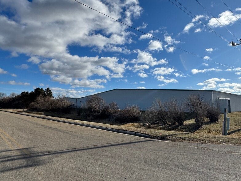 1930 W 1st St, Blue Earth, MN for lease - Building Photo - Image 2 of 7