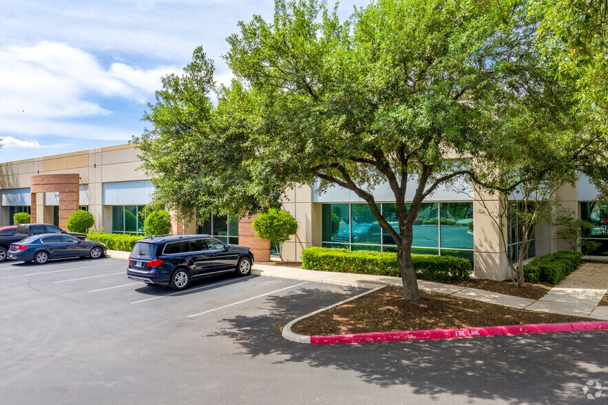 814 Arion Pky, San Antonio, TX à louer - Photo du bâtiment - Image 2 de 19