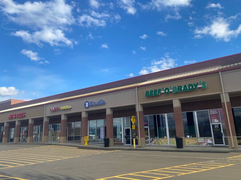 201 Blankenbaker Pky, Louisville, KY à louer - Photo du bâtiment - Image 2 de 4