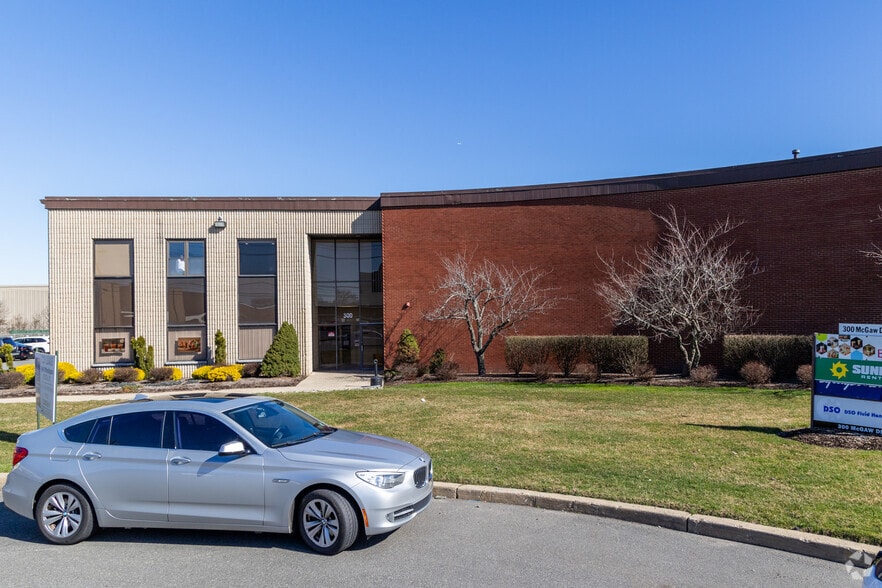 300 McGaw Dr, Edison, NJ for sale - Building Photo - Image 2 of 6