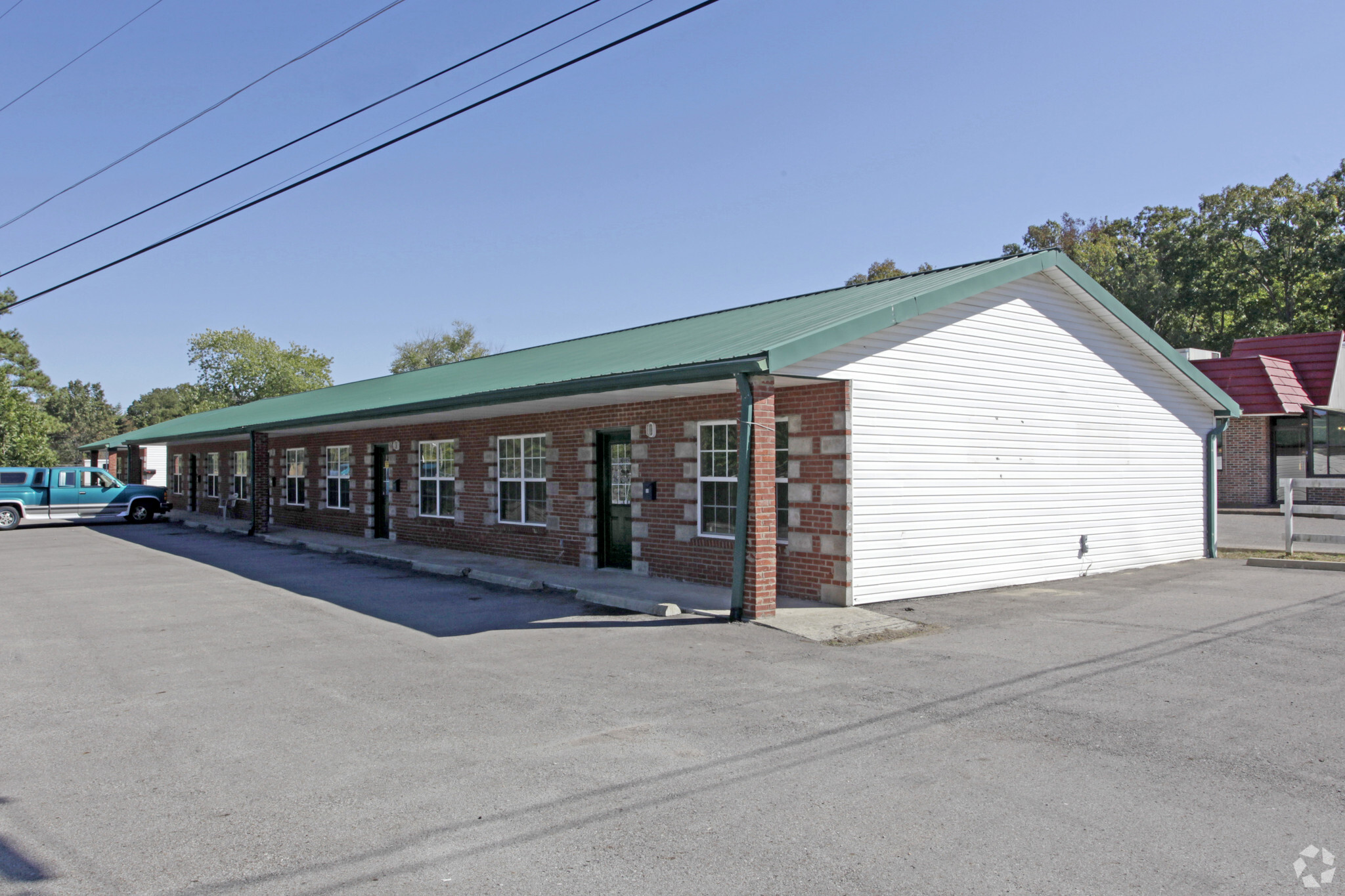 1240 Highway 100, Centerville, TN for sale Primary Photo- Image 1 of 1