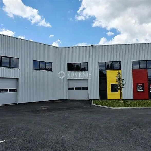 Local d'activités dans La Chapelle-sur-Erdre à vendre - Photo du bâtiment - Image 2 de 4