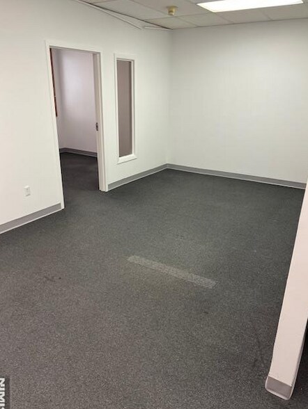 63 Grand Ave, River Edge, NJ à louer - Photo du bâtiment - Image 2 de 4