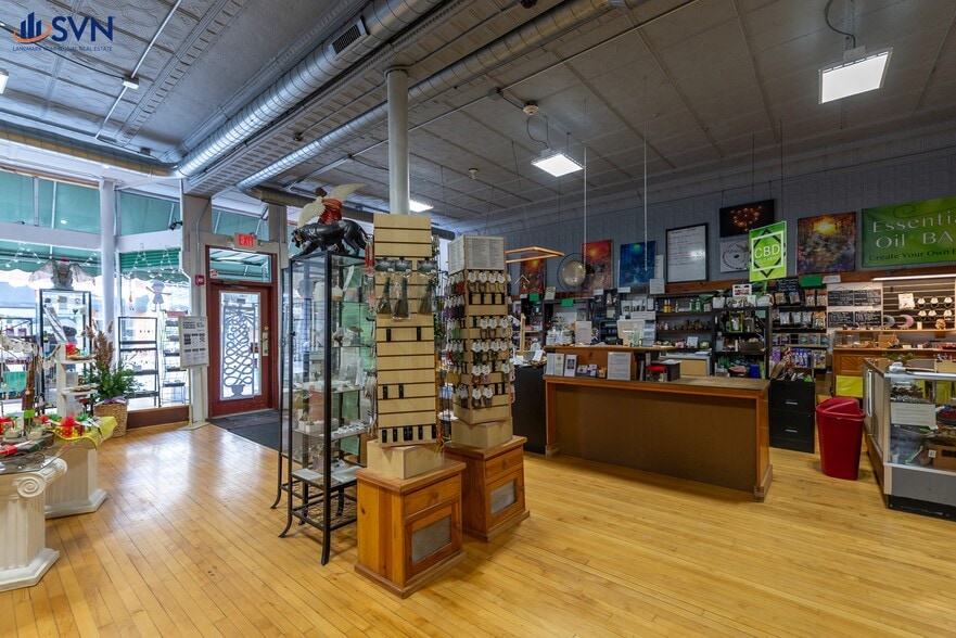 4 E Wilson St, Batavia, IL for sale - Interior Photo - Image 3 of 7