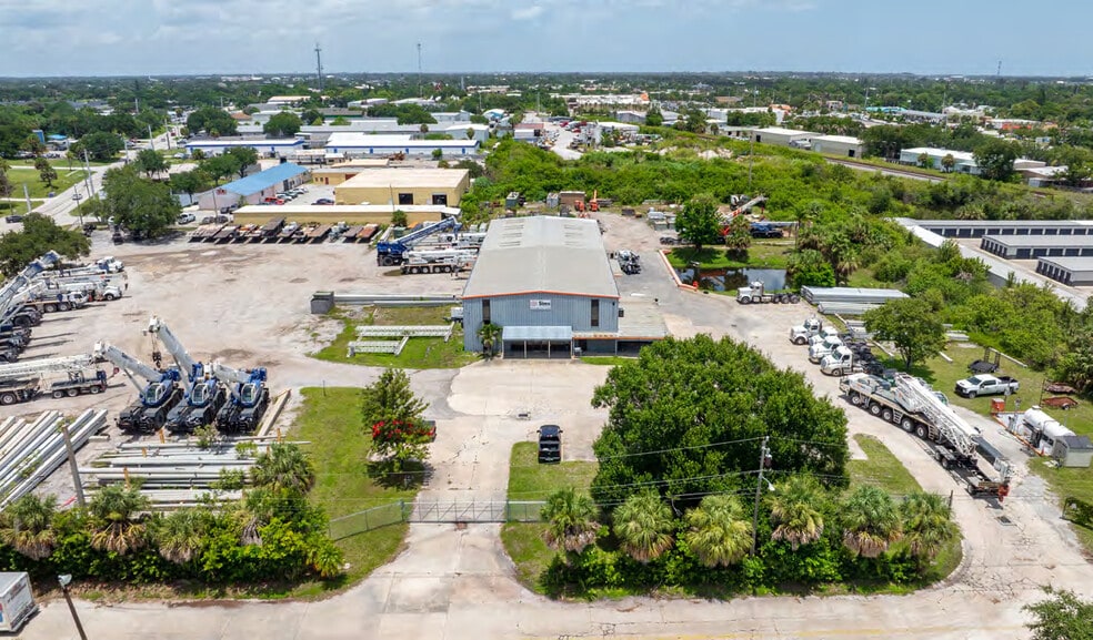 936 Old Dixie Hwy, Vero Beach, FL à louer - Photo du bâtiment - Image 1 de 16