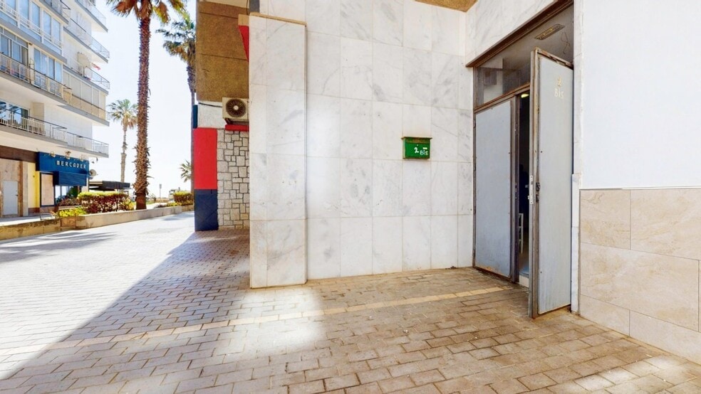 Calle Pintor Casilari Roldán, 2, Málaga, Málaga for sale - Building Photo - Image 2 of 36