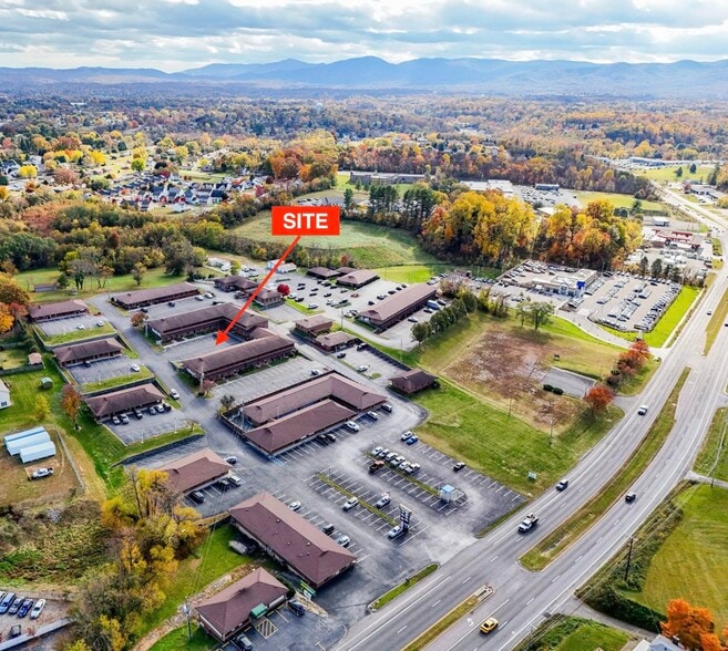 3019 Peters Creek Rd, Roanoke, VA à louer - Photo du bâtiment - Image 1 de 6