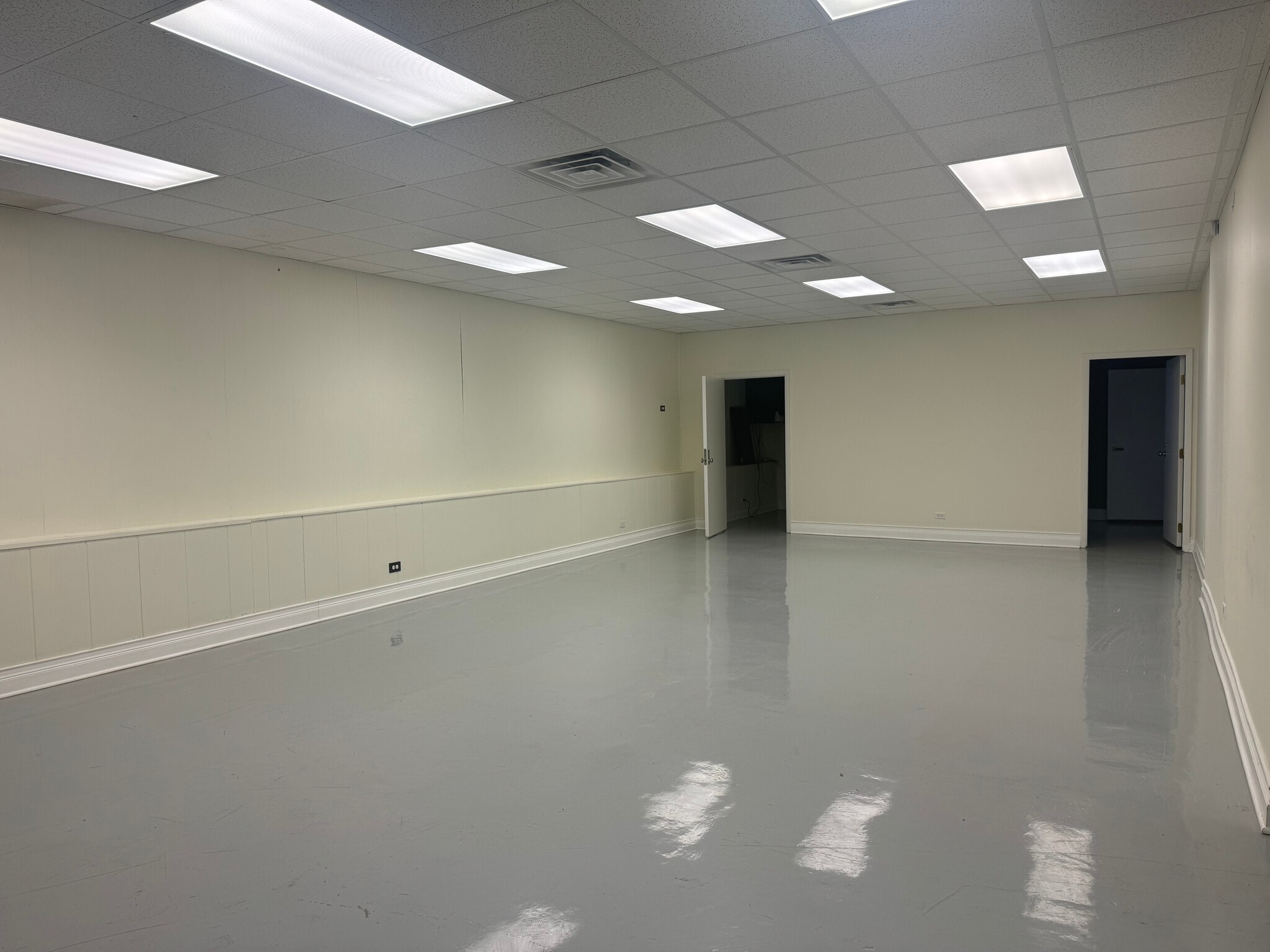 164-166 N Gilbert St, South Elgin, IL for lease Interior Photo- Image 1 of 7