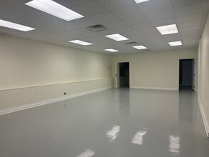 164-166 N Gilbert St, South Elgin, IL for lease Interior Photo- Image 1 of 7