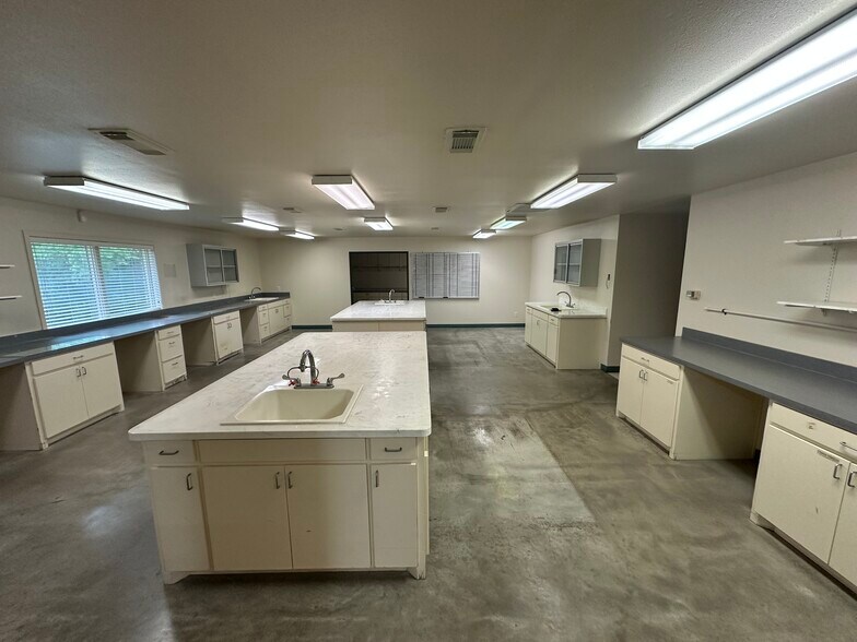 1156 N Bonnie Brae St, Denton, TX à vendre - Photo du bâtiment - Image 2 de 31