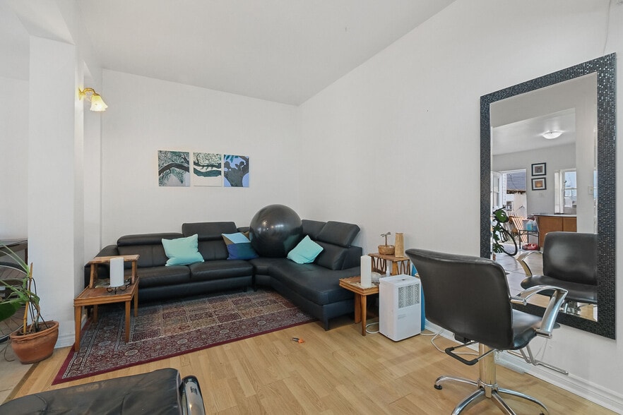 202 Rochester St, Ottawa, ON à vendre - Photo du bâtiment - Image 3 de 18