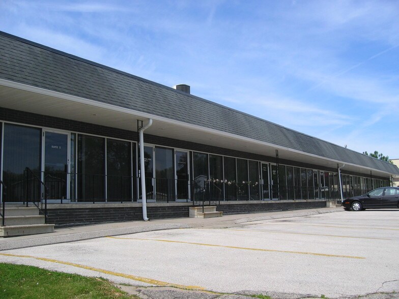 8421 University Ave, Clive, IA à louer - Photo du bâtiment - Image 2 de 32